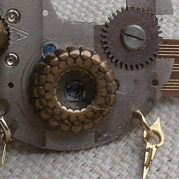 Steampunk Tie Clasp with Vintage Watch Plate - Picture 4 of 8